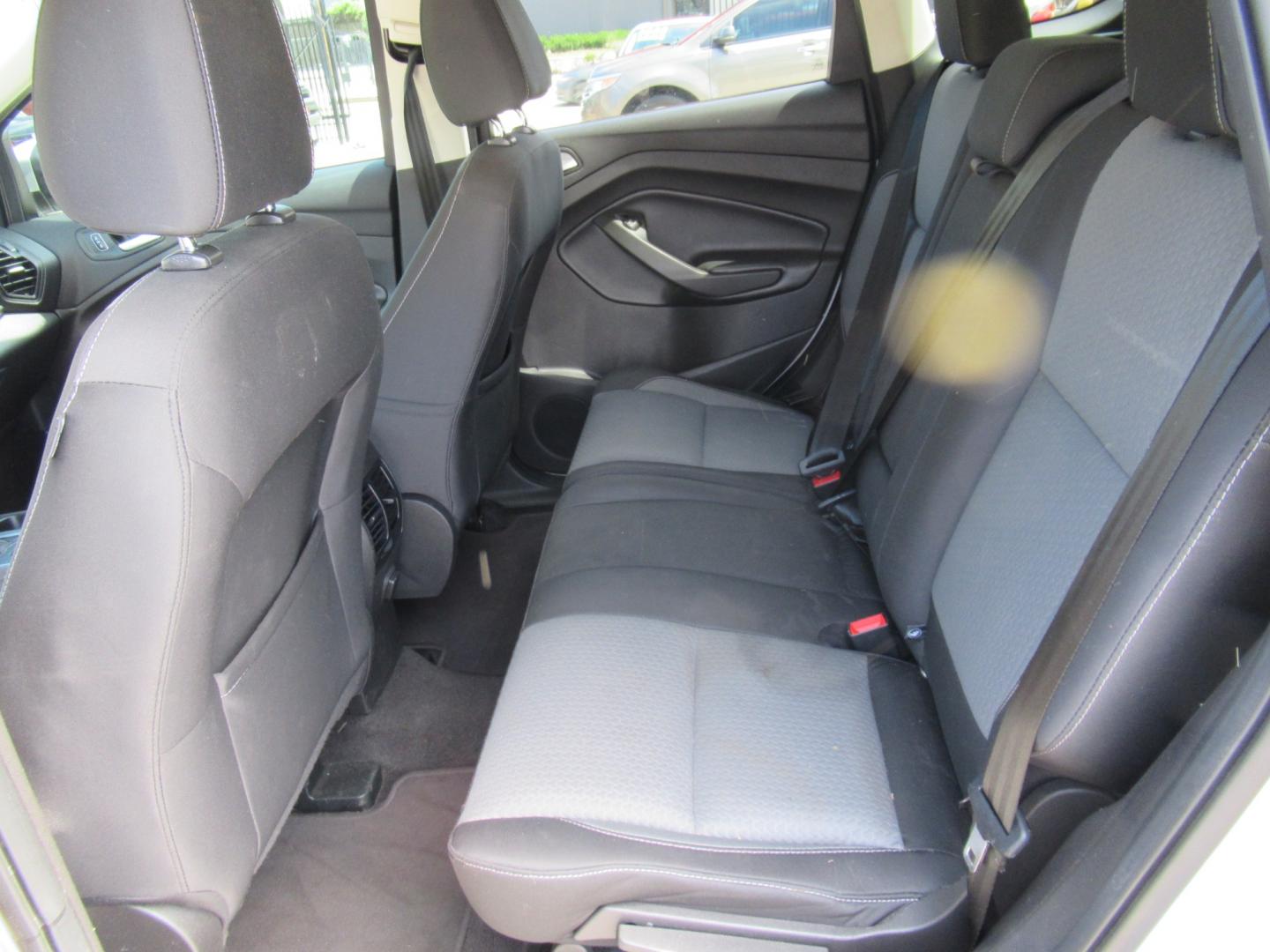 2017 Silver /Black Ford Escape SE FWD (1FMCU0GDXHU) with an 1.5L L4 DOHC 16V engine, Automatic transmission, located at 1511 North Shepherd Dr., Houston, TX, 77008, (281) 657-1221, 29.798361, -95.412560 - 2017 FORD ESCAPE SE VIN: 1FMCU0GDXHUE54105 1 F M C U 0 G D X H U E 5 4 1 0 5 4 DOOR WAGON/SPORT UTILITY 1.5L I4 F DOHC 16V GASOLINE FRONT WHEEL DRIVE - Photo#8